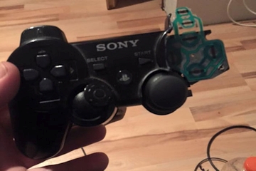 Kırılan Ps3 gamepad’i için Mario Götze’yi suçlamak!