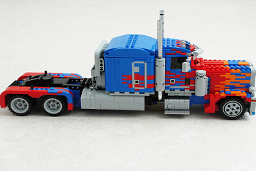 LEGO’dan Optimus Prime
