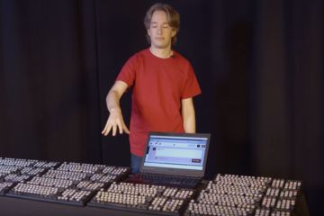 10.000 tuşlu emoji klavyesi!